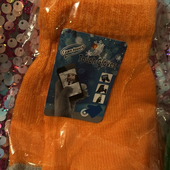 Touchscreen Gloves Set - Picture 2 of 4